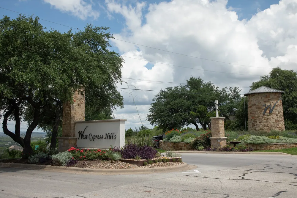 6808 Cliff Rose Drive Spicewood, TX 78669