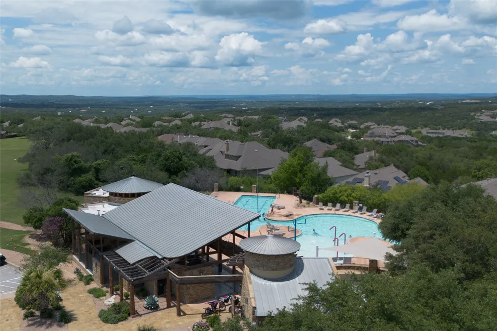 6808 Cliff Rose Drive Spicewood, TX 78669