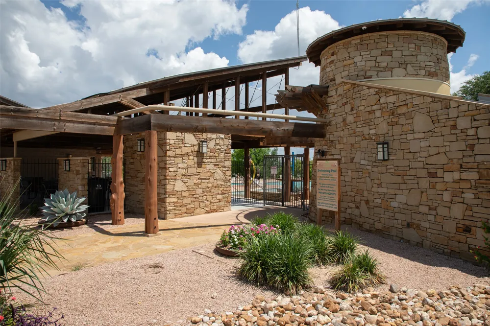 6808 Cliff Rose Drive Spicewood, TX 78669