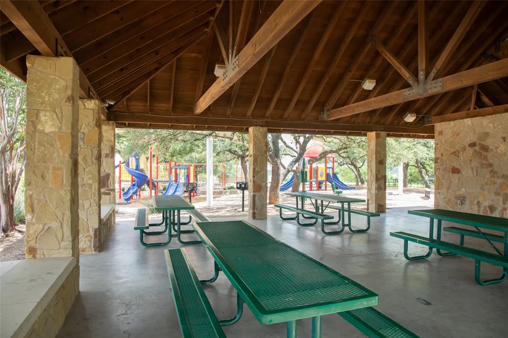 6808 Cliff Rose Drive Spicewood, TX 78669