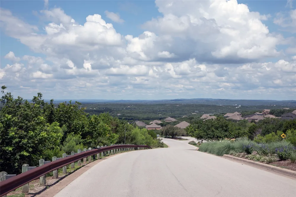 6808 Cliff Rose Drive Spicewood, TX 78669