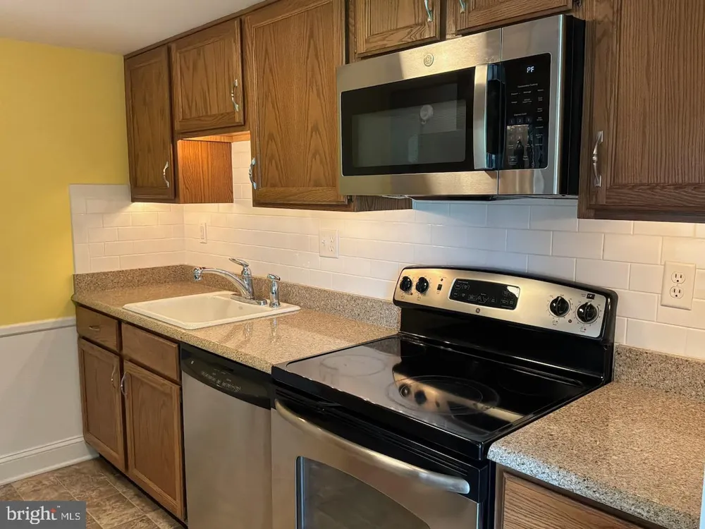 15 HERMITAGE DRIVE New Hope, PA 18938
