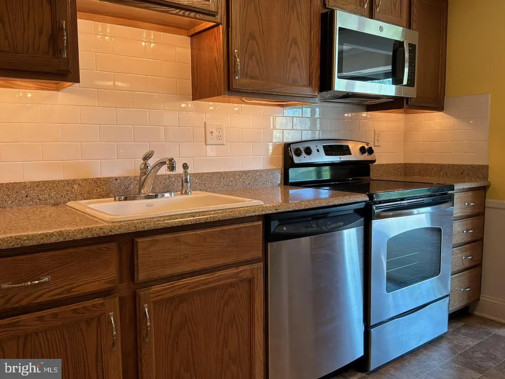 15 HERMITAGE DRIVE New Hope, PA 18938