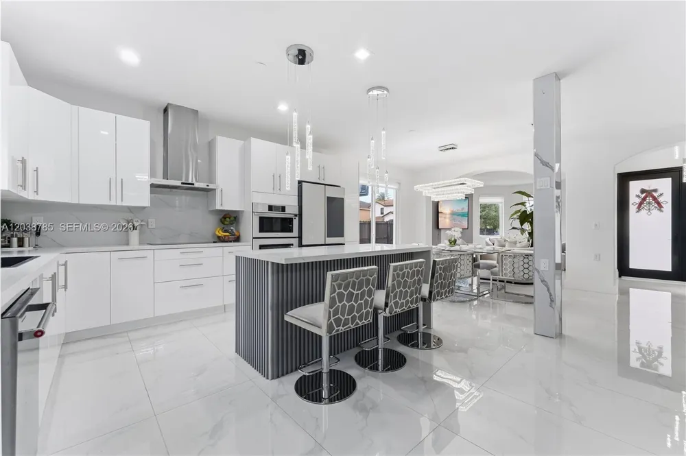 14452 SW 10th St Miami, FL 33184