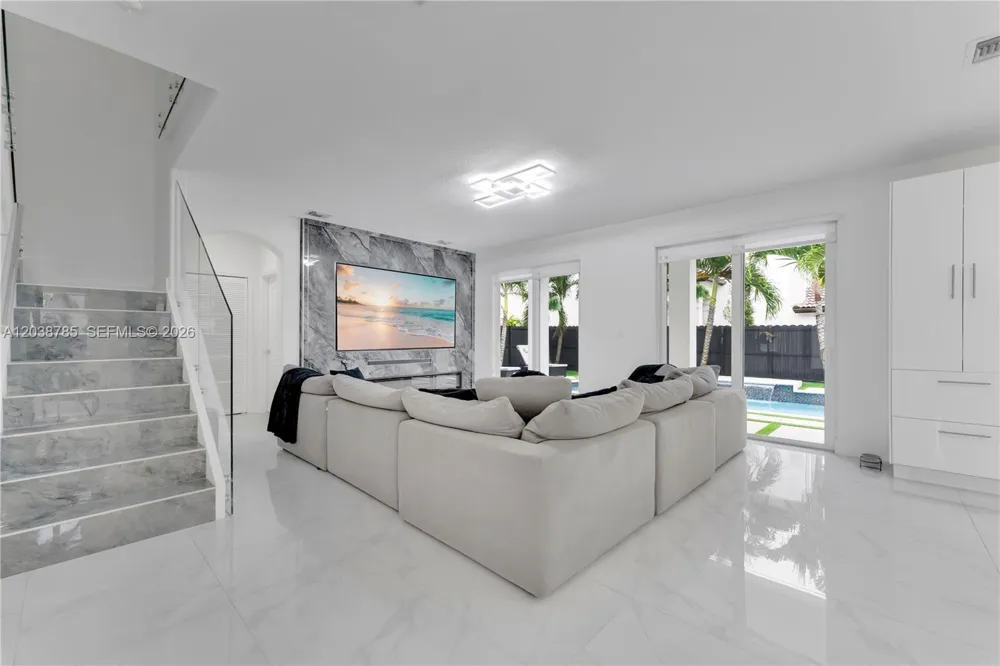 14452 SW 10th St Miami, FL 33184