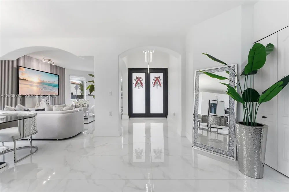 14452 SW 10th St Miami, FL 33184