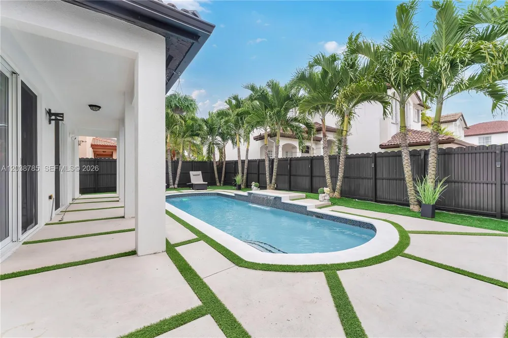 14452 SW 10th St Miami, FL 33184