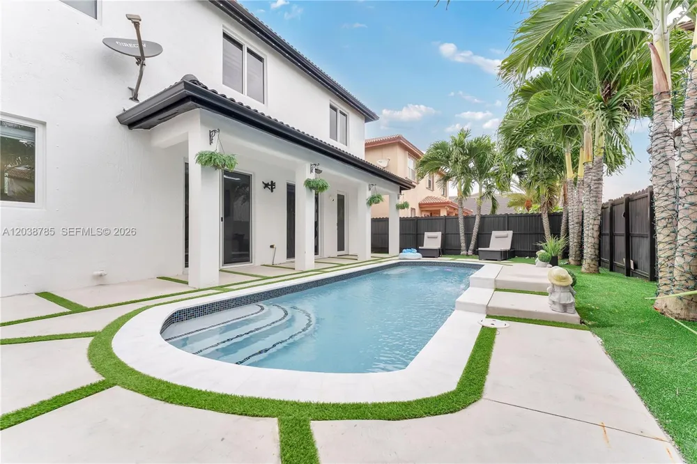 14452 SW 10th St Miami, FL 33184
