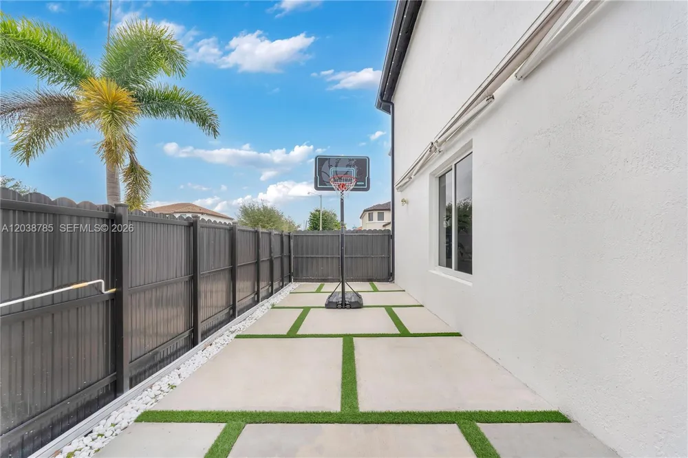 14452 SW 10th St Miami, FL 33184