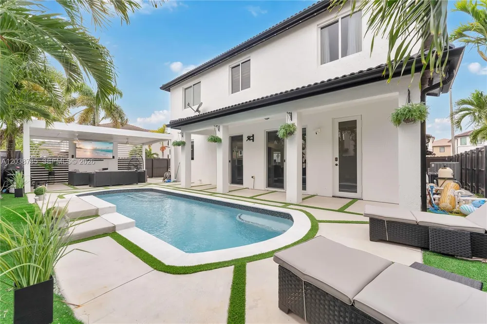 14452 SW 10th St Miami, FL 33184