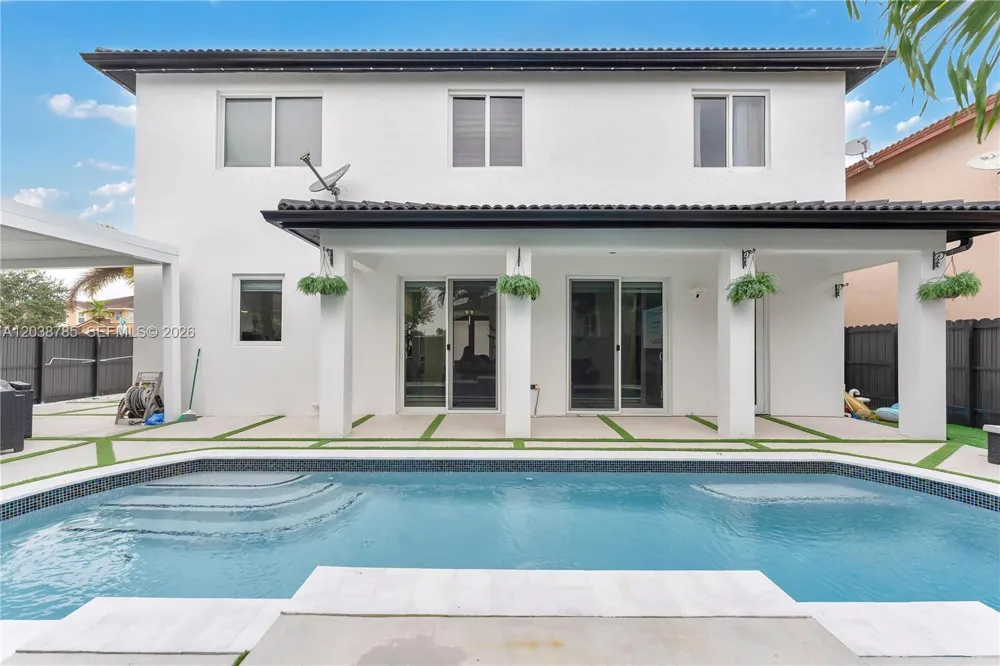 14452 SW 10th St Miami, FL 33184