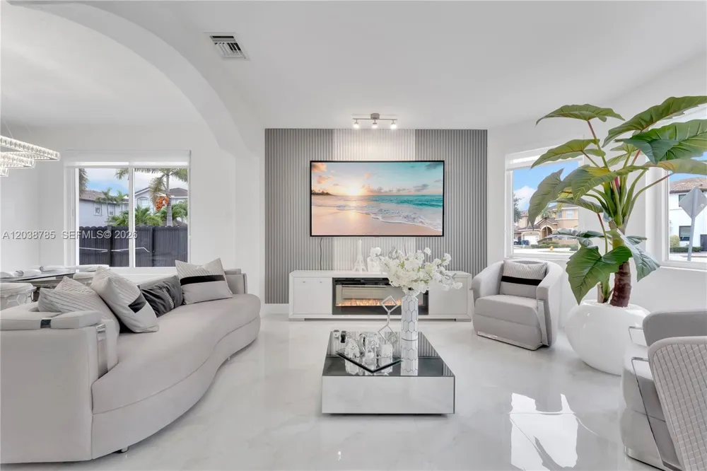 14452 SW 10th St Miami, FL 33184