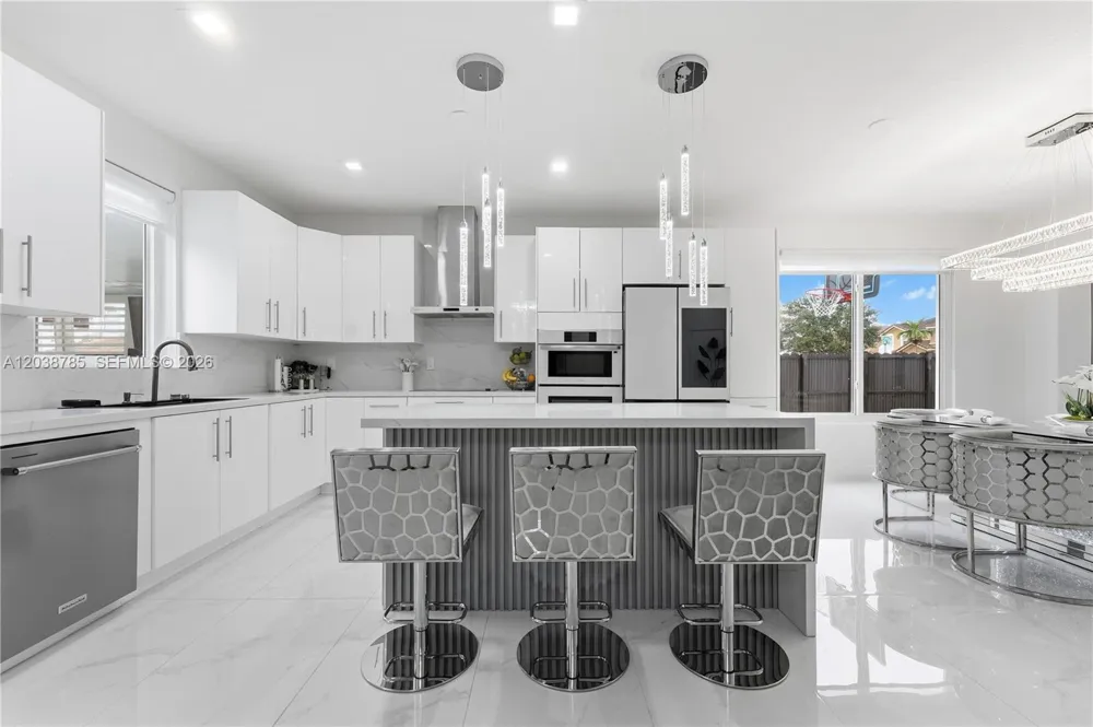 14452 SW 10th St Miami, FL 33184