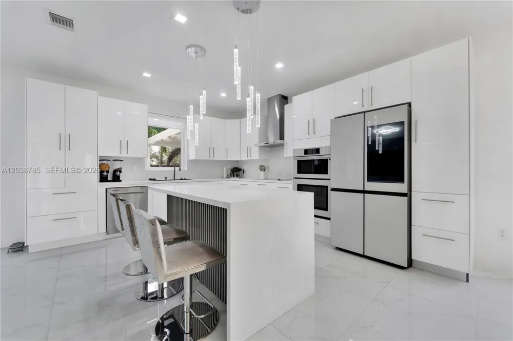 14452 SW 10th St Miami, FL 33184
