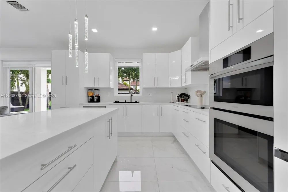 14452 SW 10th St Miami, FL 33184