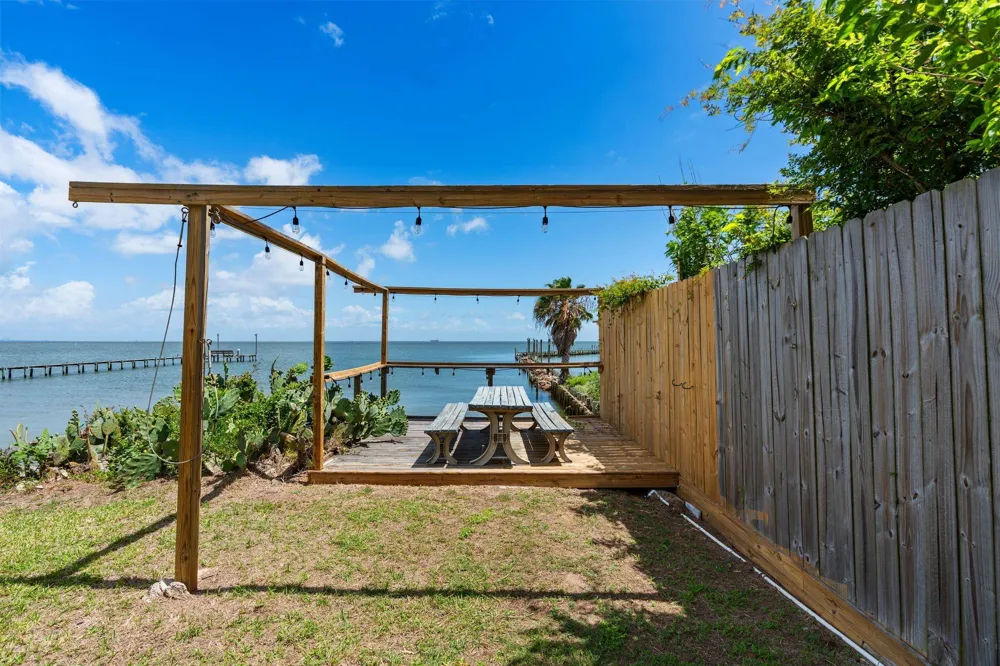100 Avenue A San Leon, TX 77539