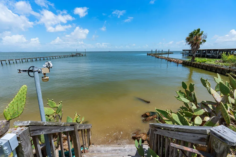 100 Avenue A San Leon, TX 77539