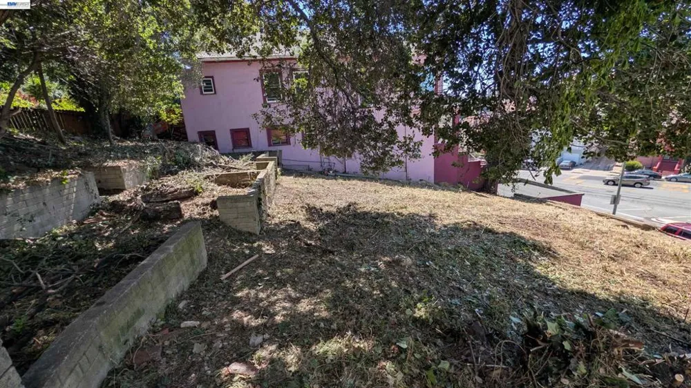 176 Orange St Oakland, CA 94610