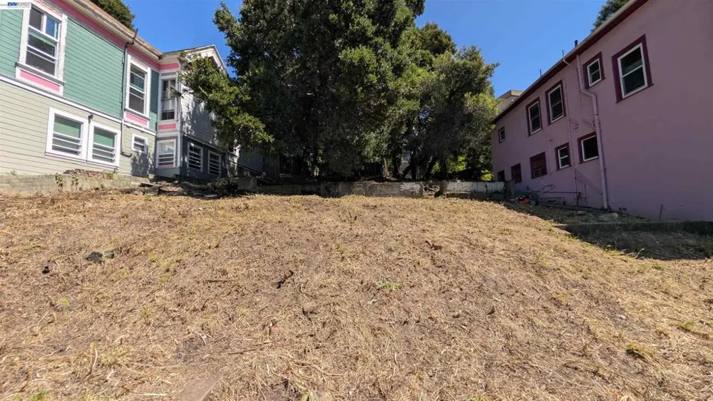 176 Orange St Oakland, CA 94610