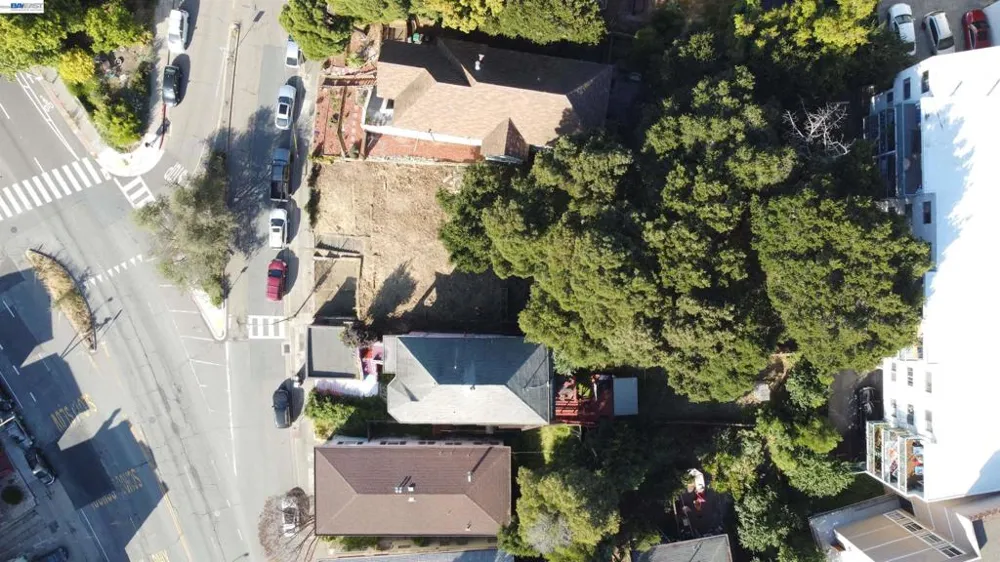 176 Orange St Oakland, CA 94610