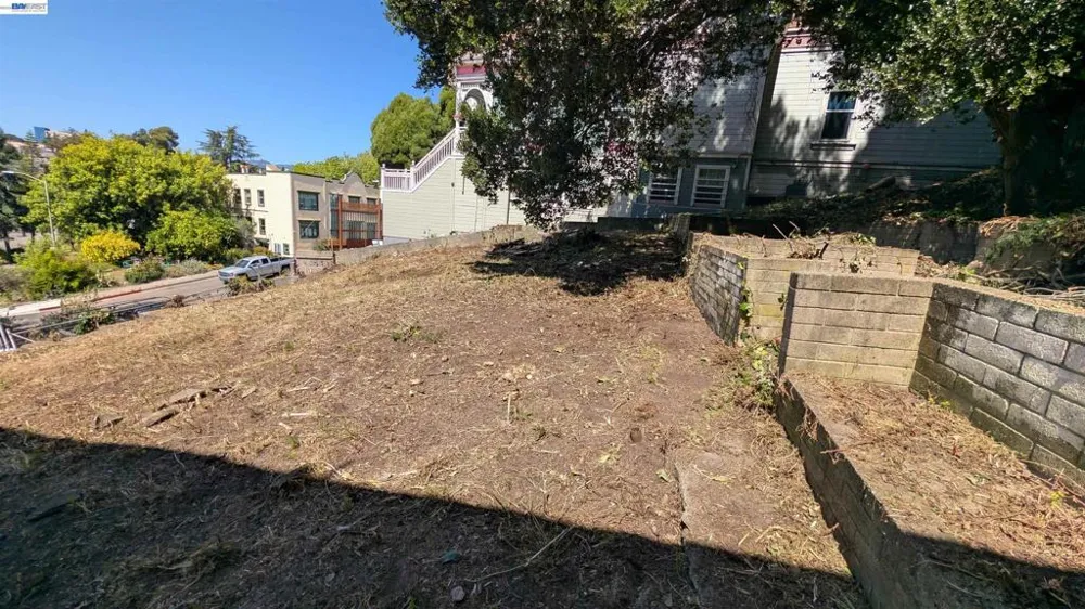 176 Orange St Oakland, CA 94610