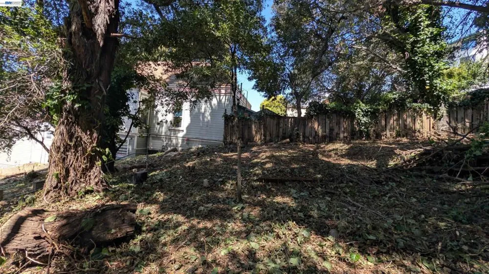 176 Orange St Oakland, CA 94610