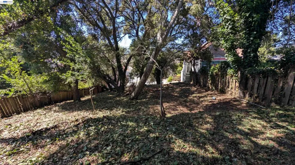 176 Orange St Oakland, CA 94610