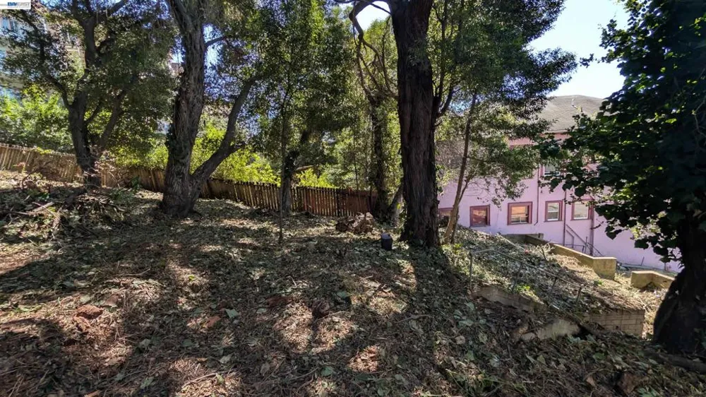 176 Orange St Oakland, CA 94610