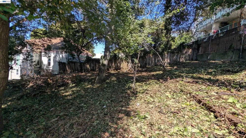 176 Orange St Oakland, CA 94610