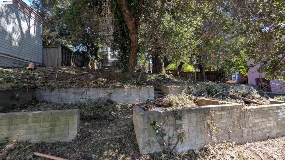 176 Orange St Oakland, CA 94610