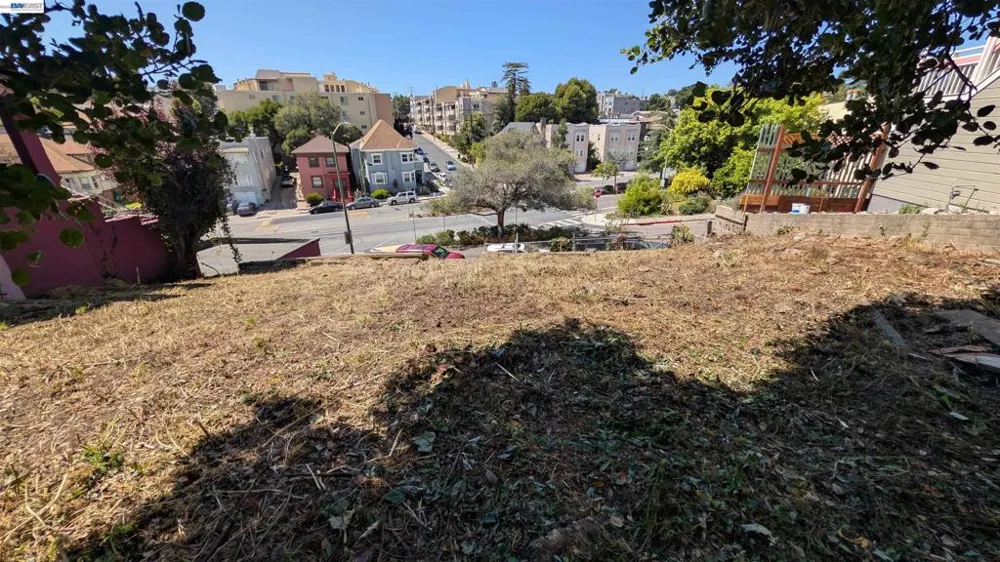 176 Orange St Oakland, CA 94610