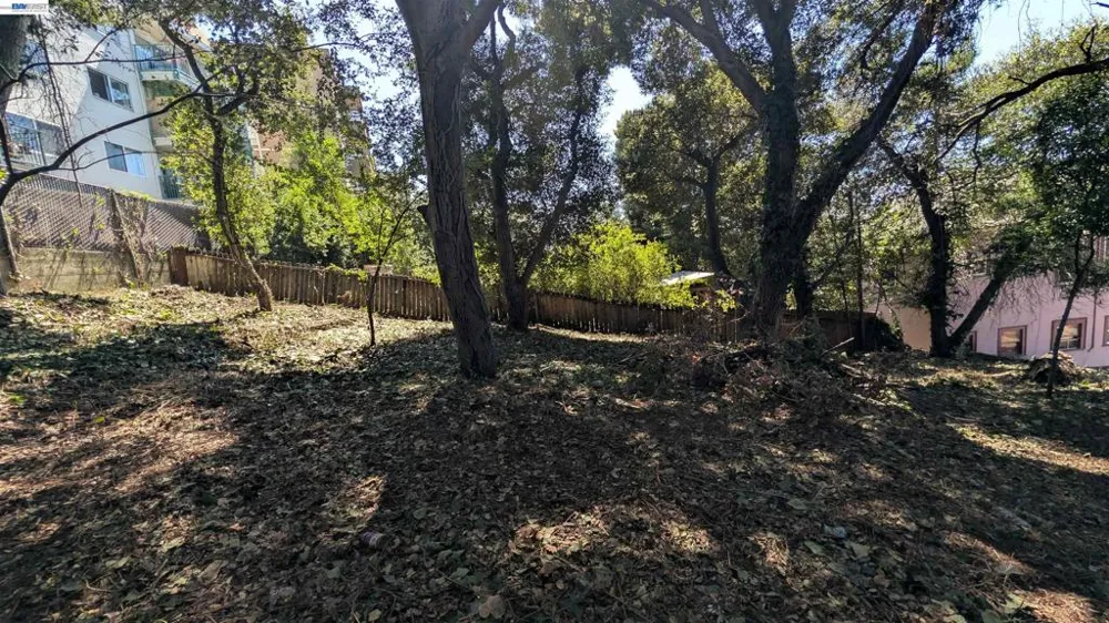176 Orange St Oakland, CA 94610
