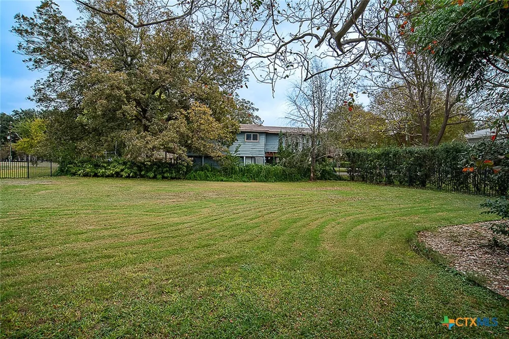187 Royal George Circle McQueeney, TX 78123