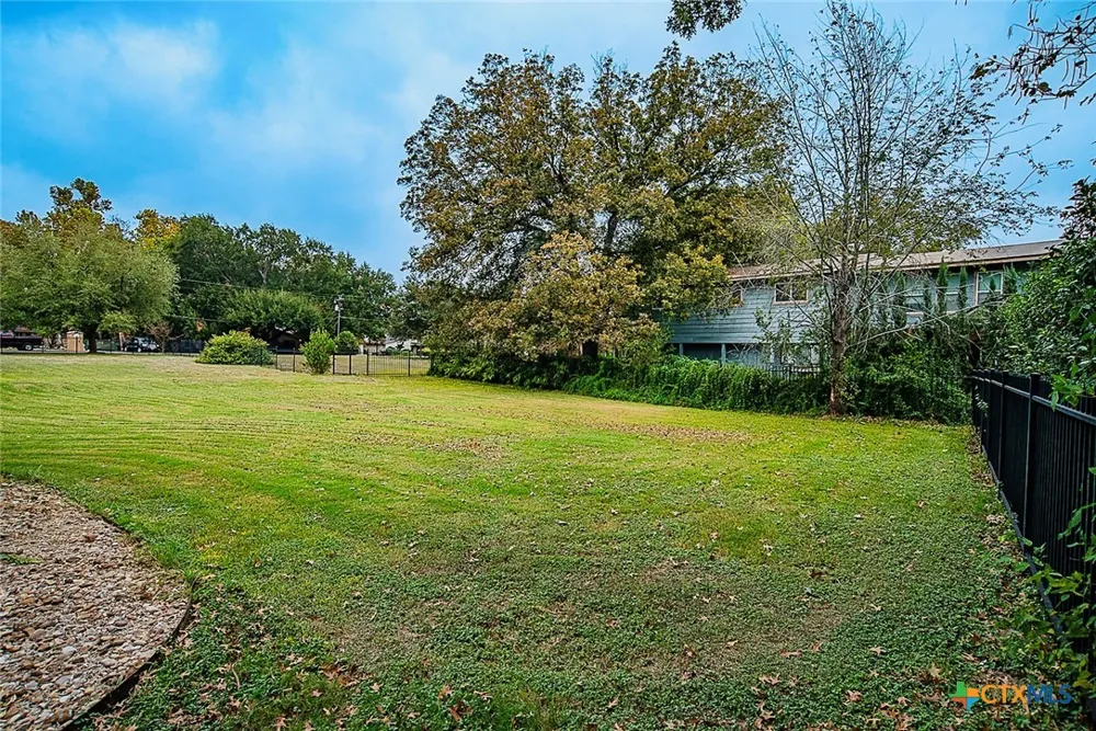 187 Royal George Circle McQueeney, TX 78123