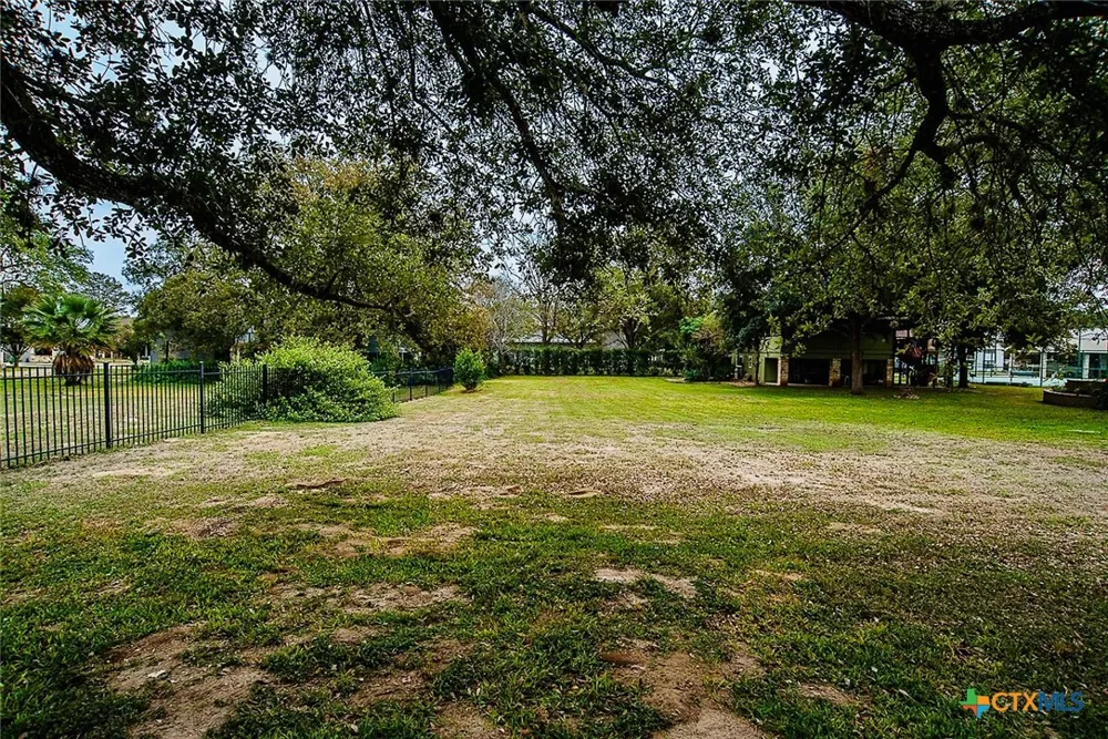 187 Royal George Circle McQueeney, TX 78123