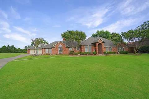 2152 Chisholm Trail