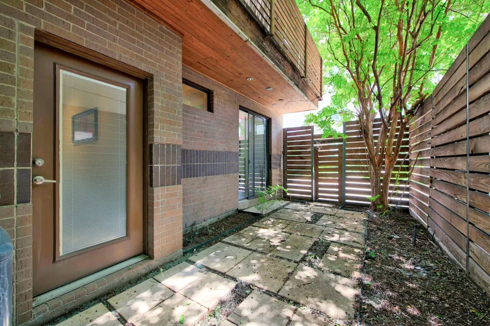 381 E Greenbriar Lane #304 Dallas, TX 75203