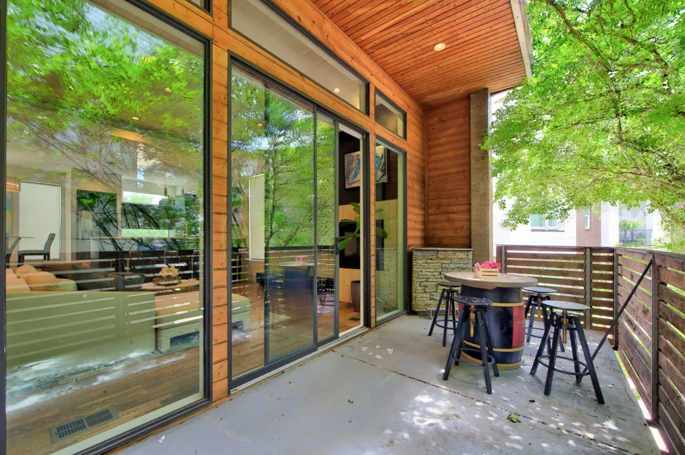 381 E Greenbriar Lane #304 Dallas, TX 75203