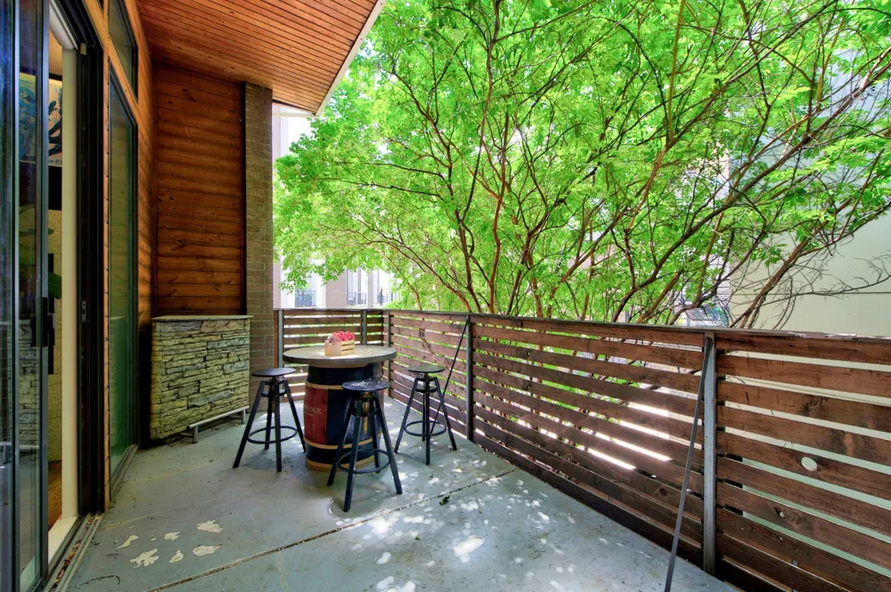 381 E Greenbriar Lane #304 Dallas, TX 75203