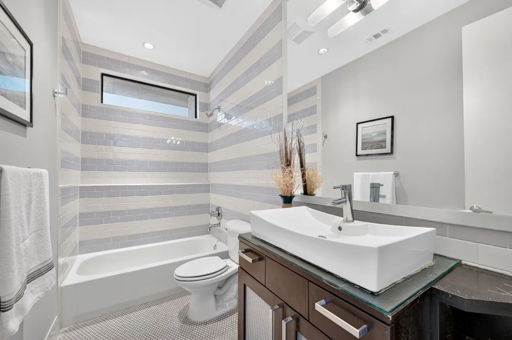 381 E Greenbriar Lane #304 Dallas, TX 75203