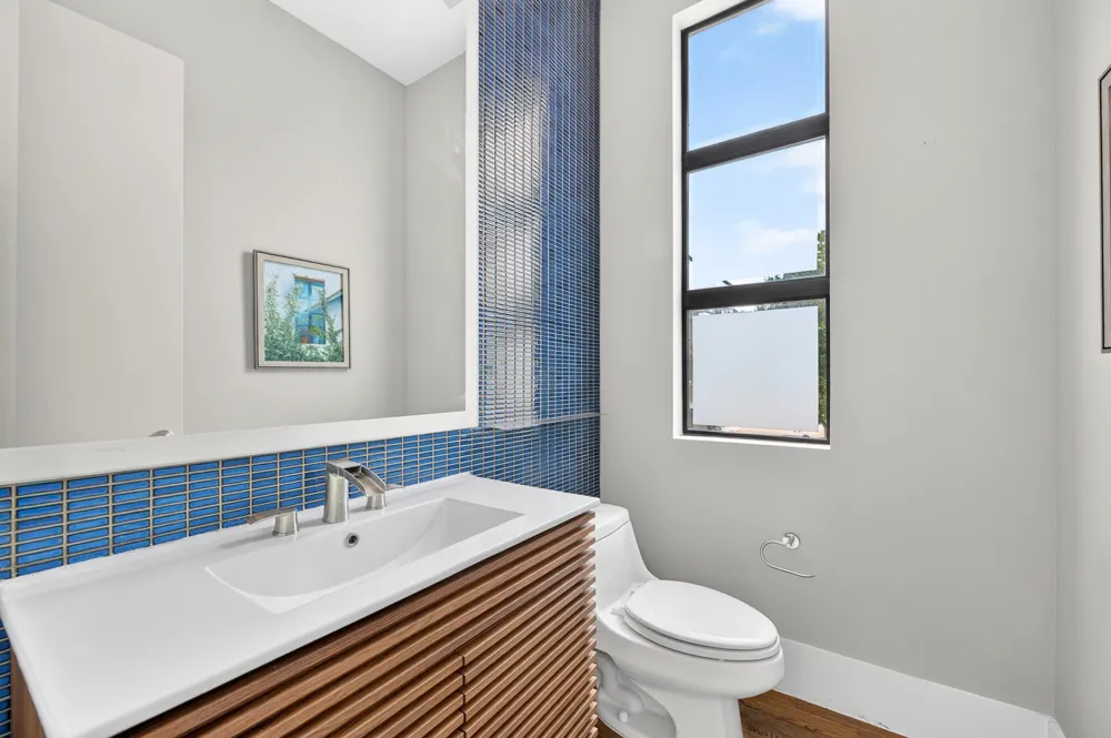 381 E Greenbriar Lane #304 Dallas, TX 75203