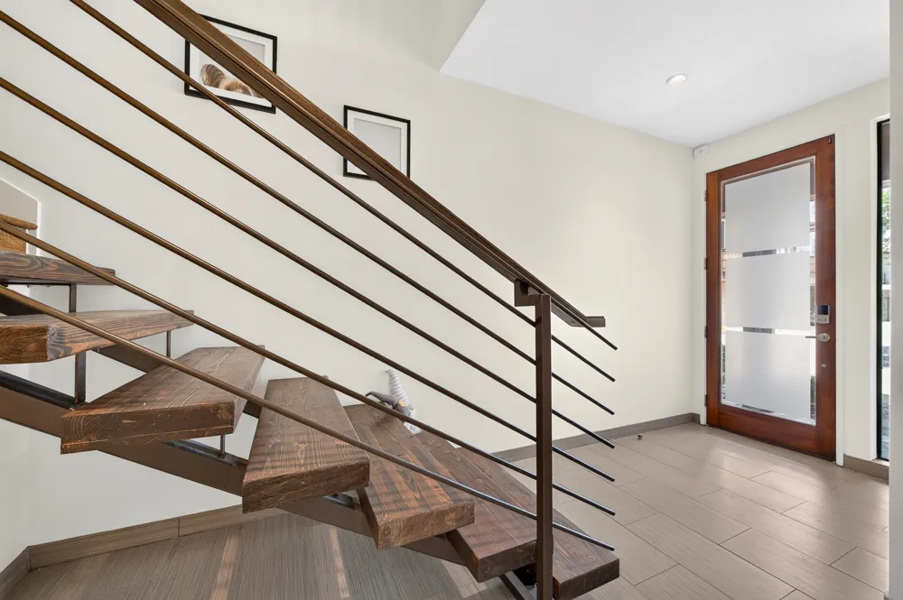 381 E Greenbriar Lane #304 Dallas, TX 75203