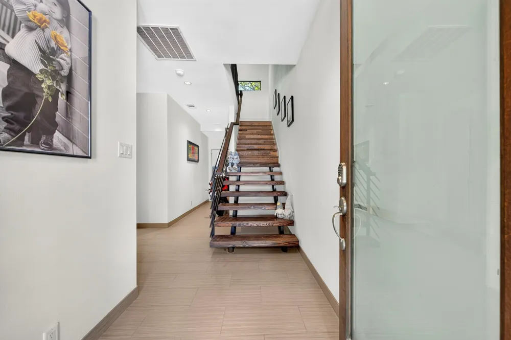 381 E Greenbriar Lane #304 Dallas, TX 75203
