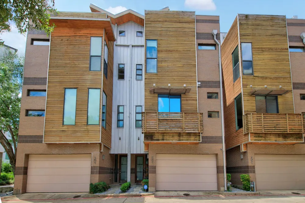 381 E Greenbriar Lane #304 Dallas, TX 75203