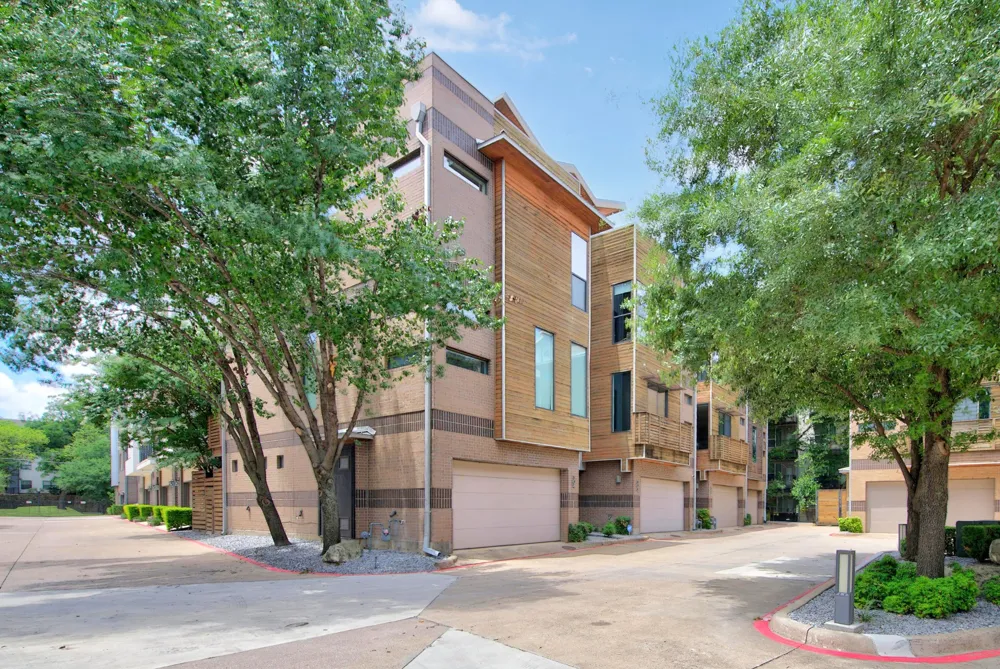 381 E Greenbriar Lane #304 Dallas, TX 75203
