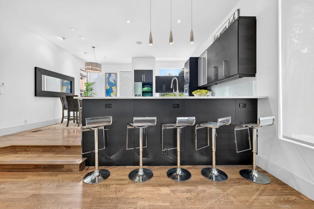 381 E Greenbriar Lane #304 Dallas, TX 75203