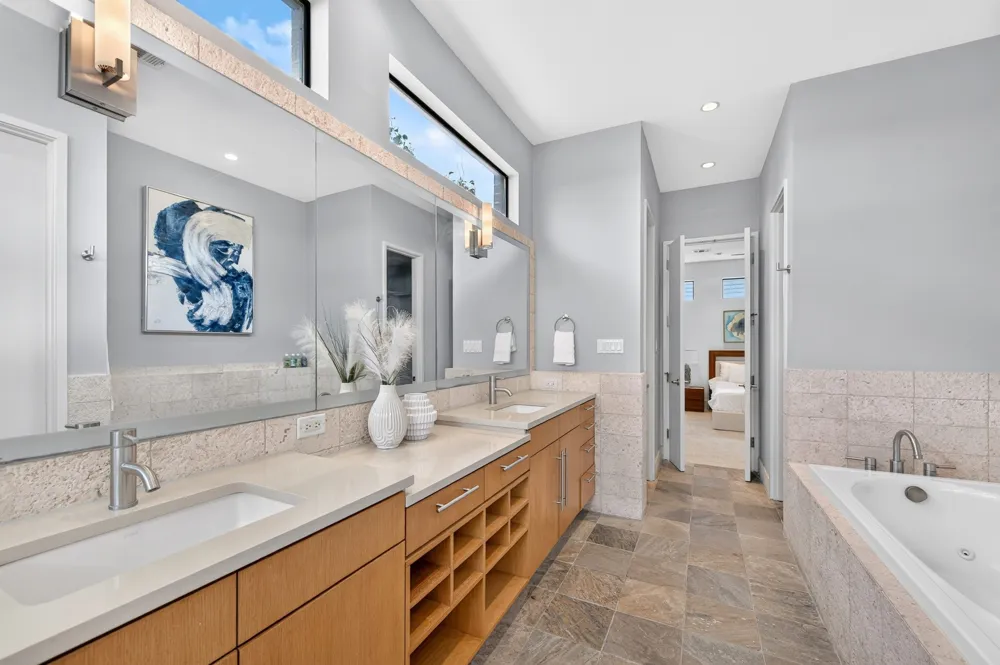 381 E Greenbriar Lane #304 Dallas, TX 75203