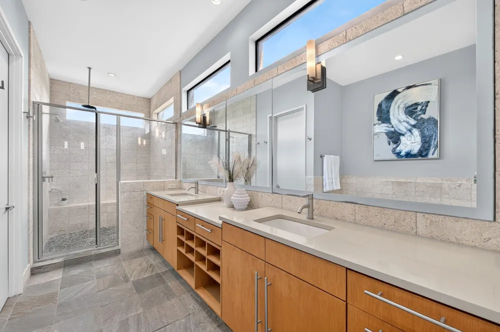 381 E Greenbriar Lane #304 Dallas, TX 75203