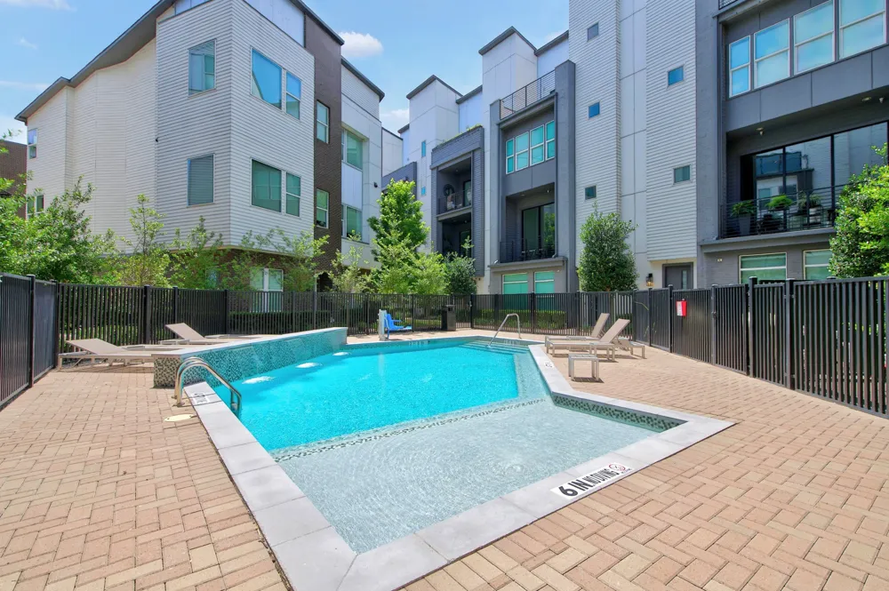 381 E Greenbriar Lane #304 Dallas, TX 75203