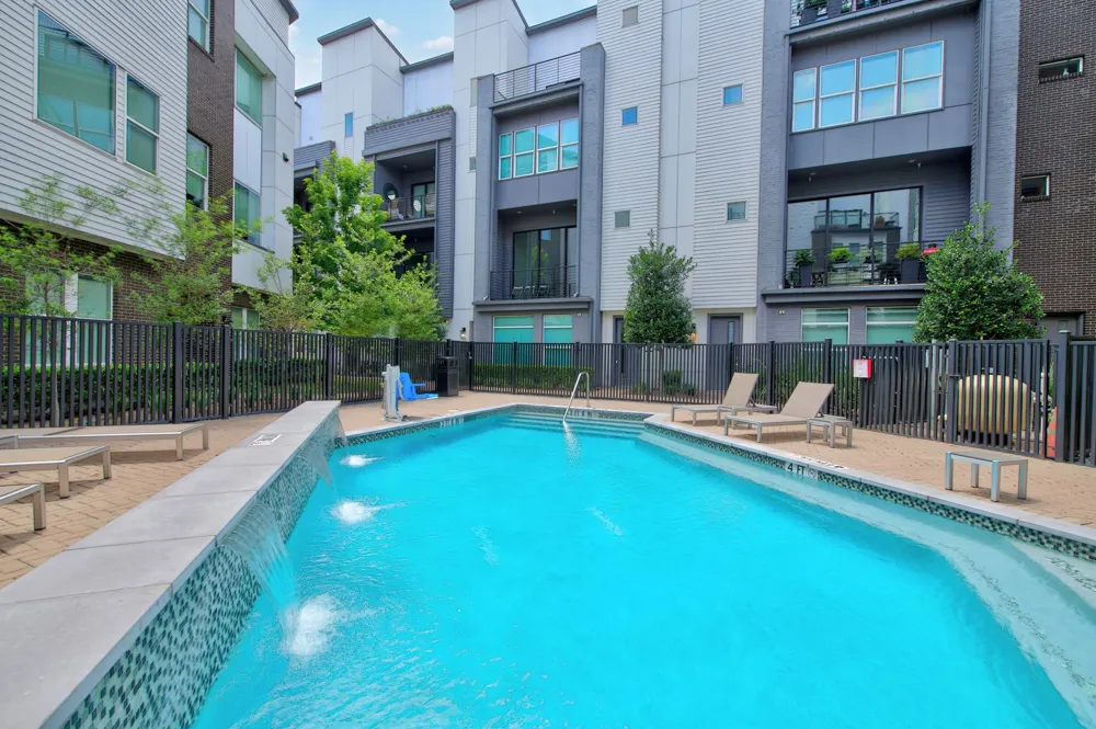 381 E Greenbriar Lane #304 Dallas, TX 75203